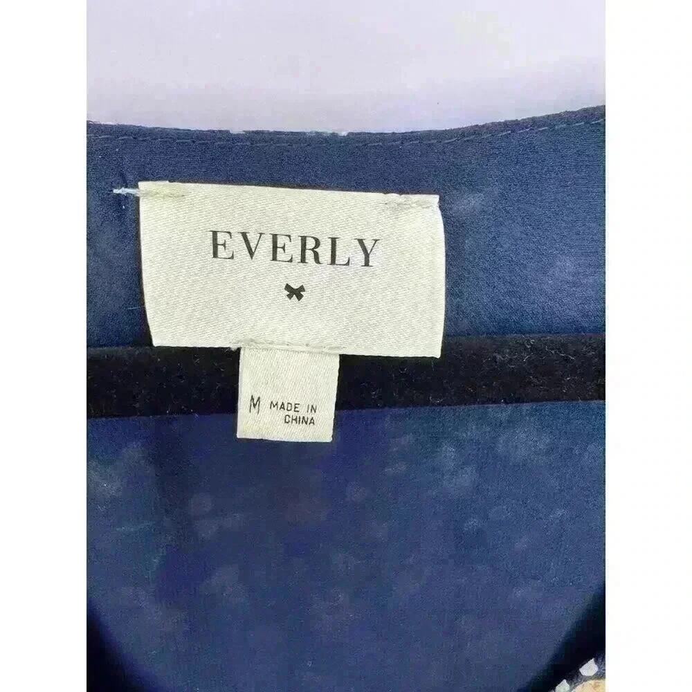 Everly Navy Floral V-Neck Ruffle Flutter Sleeve Button-Front A-line Mini Dress M - Picture 2 of 14